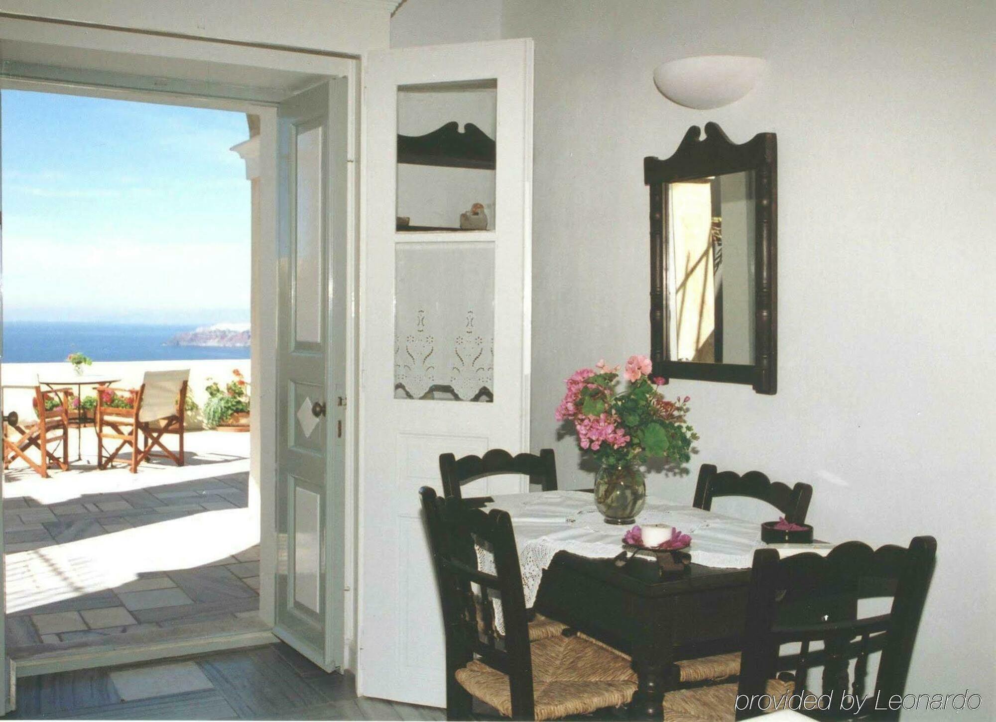 Cori Rigas Suites Fira  Chambre photo